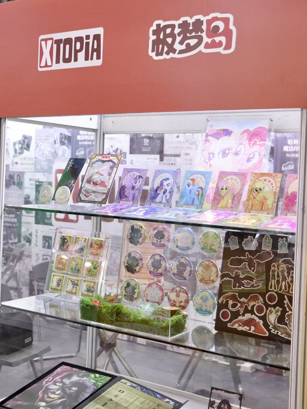 极梦岛XTOPiA亮相2025千岛QDF潮玩卡牌展 多款IP新品首揭面纱(图2)