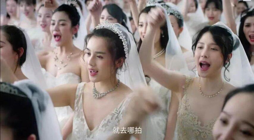 不愿结婚的00后撕下铂爵旅拍真面目(图2)