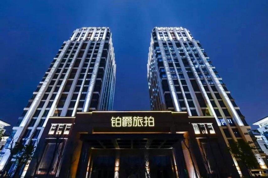 不愿结婚的00后撕下铂爵旅拍真面目(图5)