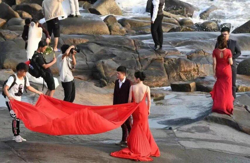 不愿结婚的00后撕下铂爵旅拍真面目(图7)