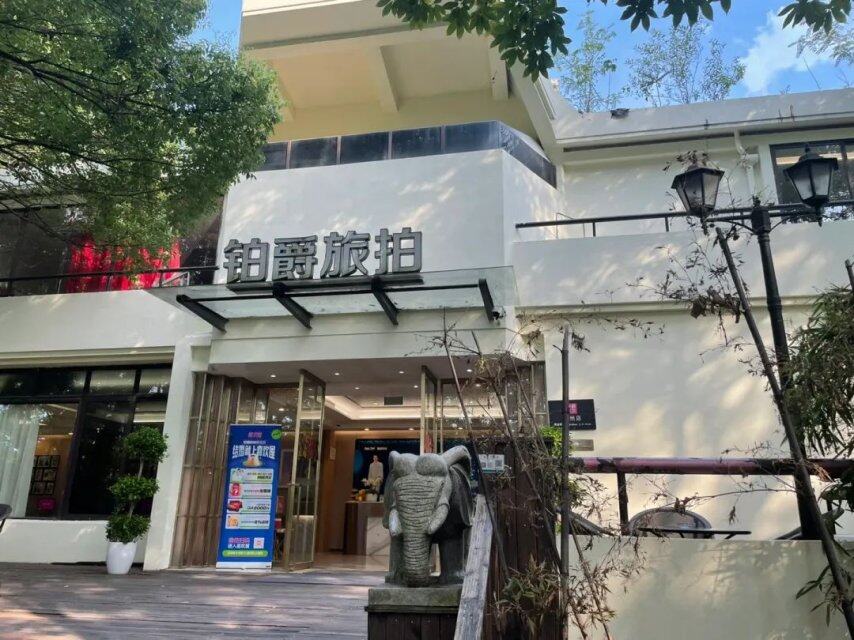 不愿结婚的00后撕下铂爵旅拍真面目(图15)