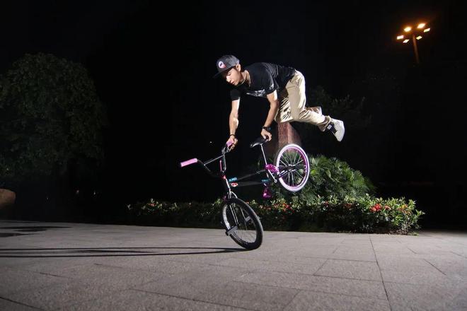 中国BMX平地花式之王钟腾飞（Alfie）天道酬勤坚持不懈！(图3)