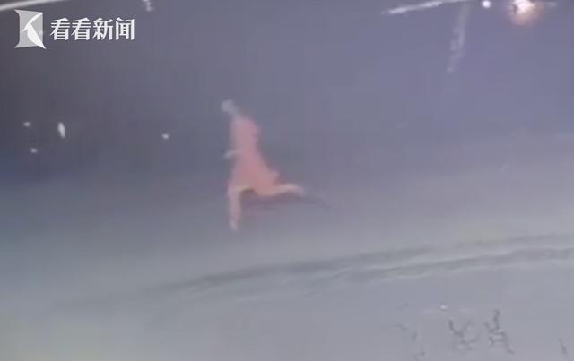 九游app：印度21岁聋哑女孩遭摩托党围堵轮奸 已逮捕2人(图1)