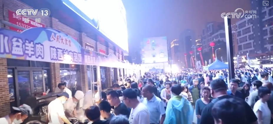 人气旺、消费热！“老空间+文化IP”化身潮酷空间 多元新场景撬动消费新引擎(图8)