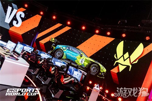 九游app：MOZA魔爪赛车模拟器助力EWC 2025模拟赛车项目圆满落幕(图1)