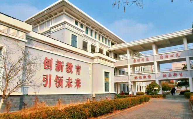 2025下半年就业新风口：北京八维教育集团助力学子抢占黄金赛道(图2)