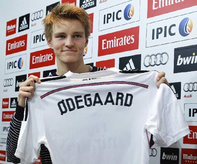 文体艺苑：多家出版社“争抢”余秀华(图6)