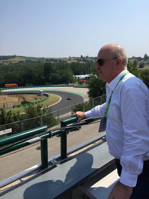 九游官网入口：一位塞尔维亚工程师的飞驰人生