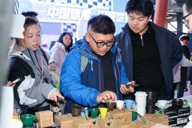 领克最大的“底”是和用户站在一起(图3)