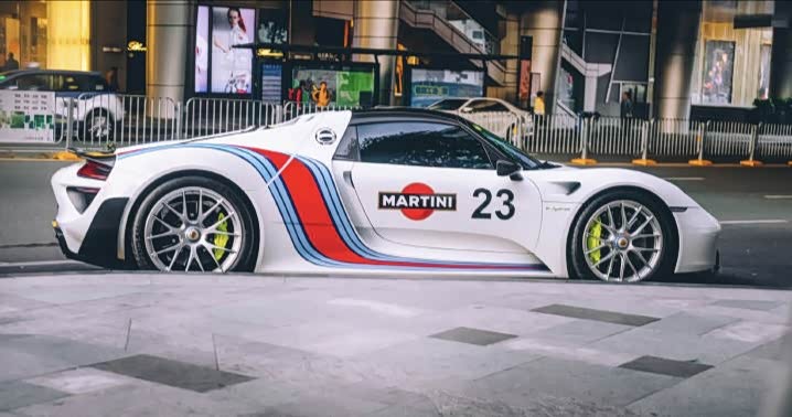 405万观众围观！台湾网红馆长抖音首播引发嘉年华礼物狂潮(图1)