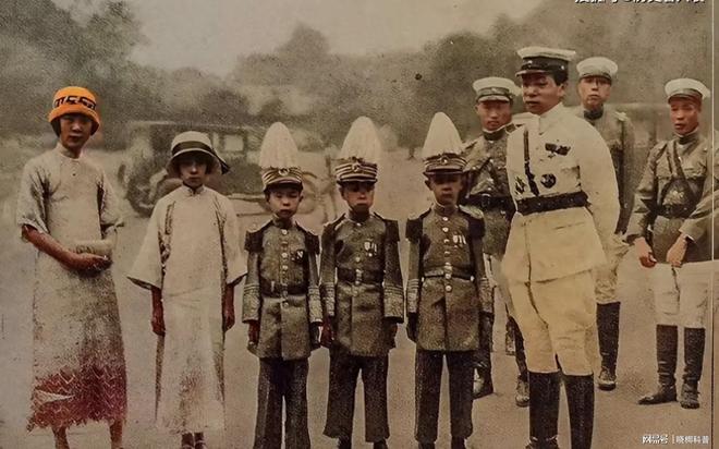 九游app：张学良两子：次子吓疯后死于台湾长子为争全美赛车第一车祸身亡(图1)