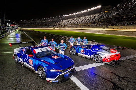 国货登顶、洋牌抢滩：户外运动20253万亿赛道谁主沉浮(图1)