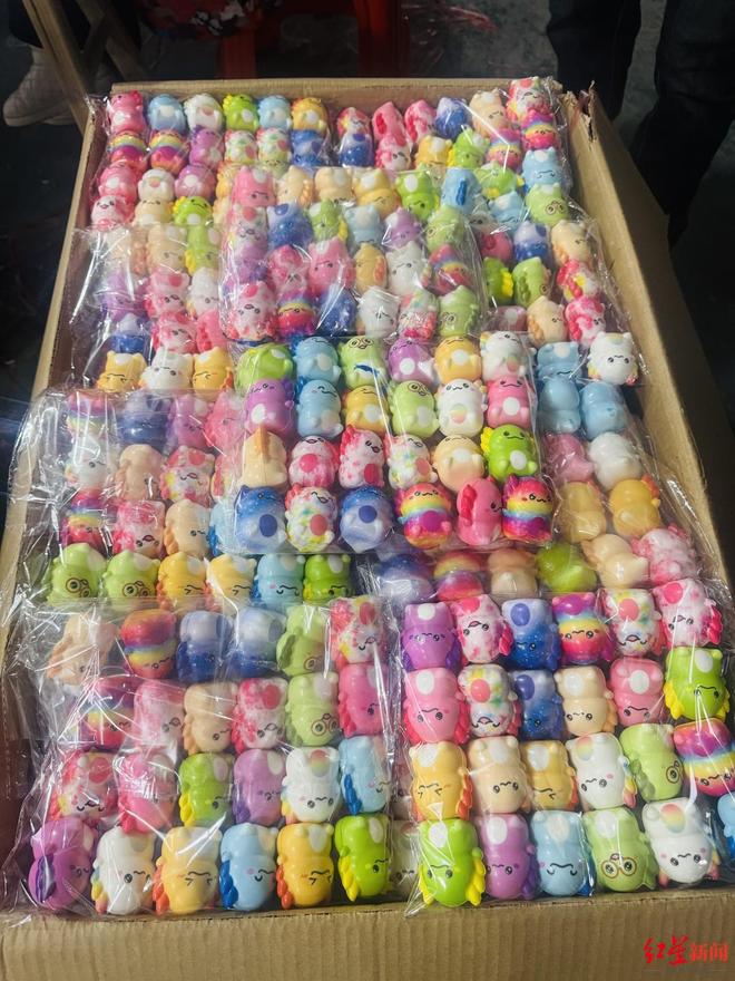 潮玩爆火谁在赚钱：8成毛利流向IP但“自己打造新IP基本起不来”｜2025关键角色(图1)