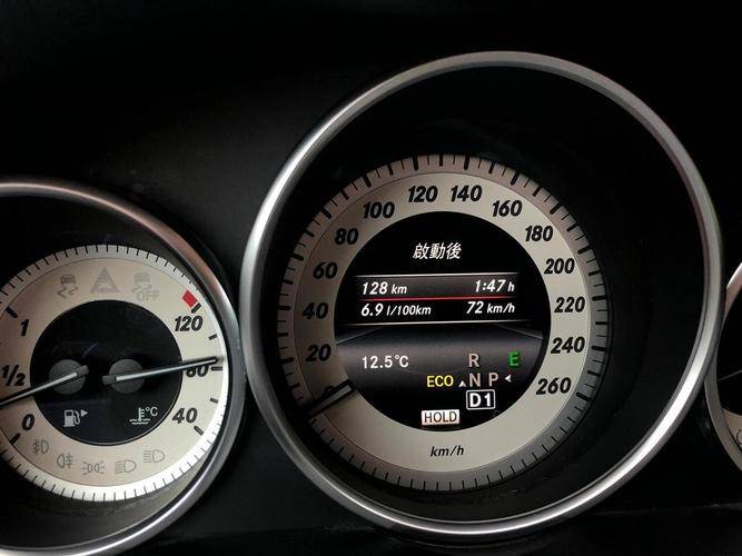 九游官网入口：奥迪 Q2L：小型豪华 SUV年轻人的个性潮玩(图1)