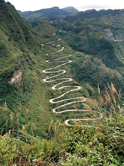 九游官网入口：合法飙车警车开道“村GT”飙成国产速激！(图8)