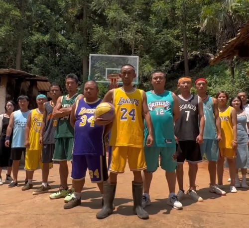 九游官网入口：合法飙车警车开道“村GT”飙成国产速激！(图22)