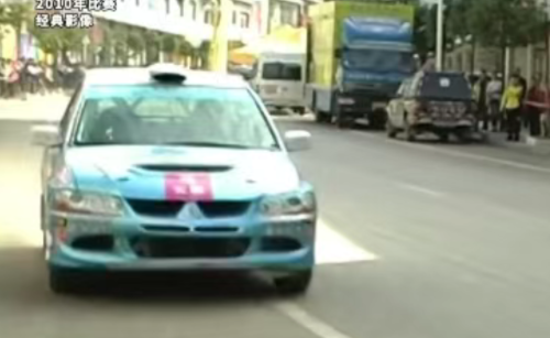 九游官网入口：合法飙车警车开道“村GT”飙成国产速激！(图19)