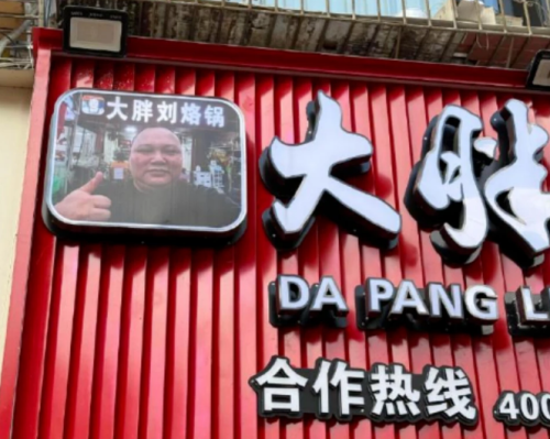 九游官网入口：合法飙车警车开道“村GT”飙成国产速激！(图30)