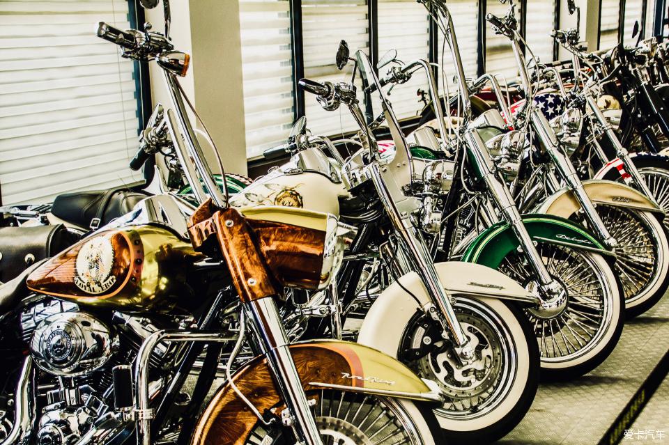 九游官网入口：摩托车骑行爱好者的终极梦想！开俱乐部汇聚速度与激情！