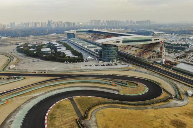 九游app：“F1中国站”硝烟再起赛车飞驰而过的“上”赛道藏着哪些“秘密”？(图3)