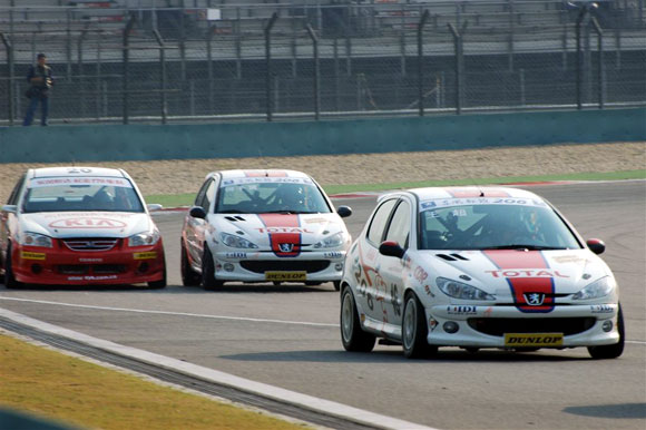 F1中国大奖赛：皮亚斯特里夺生涯首杆位汉密尔顿称霸冲刺赛(图1)