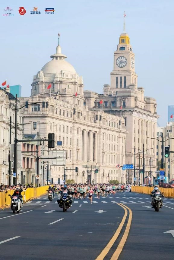九游体育：穿越城市文脉！2026上海黄浦半程马拉松鸣枪起跑(图1)