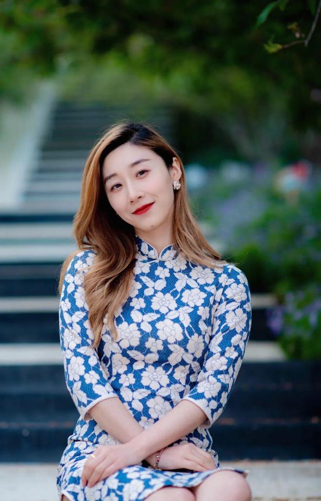 九游app：深耕直播五年她把特装书讲成读者书架上的“镇馆之宝”(图1)