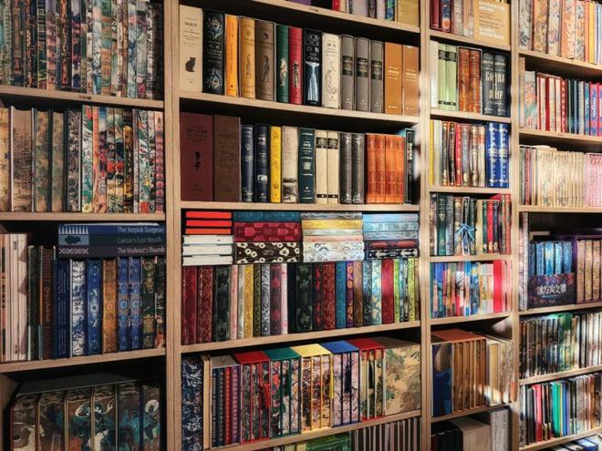 九游app：深耕直播五年她把特装书讲成读者书架上的“镇馆之宝”(图8)