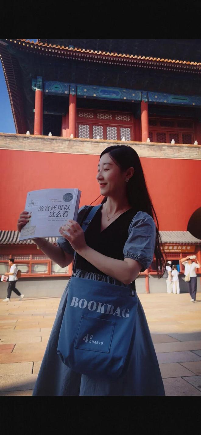 九游app：深耕直播五年她把特装书讲成读者书架上的“镇馆之宝”(图10)