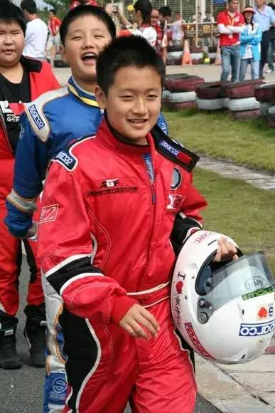 九游app：不惧欧美高手“围剿”这位来自中国的18岁大男孩刮起一阵阵中国旋风(图2)