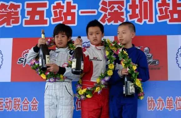 九游app：不惧欧美高手“围剿”这位来自中国的18岁大男孩刮起一阵阵中国旋风(图3)