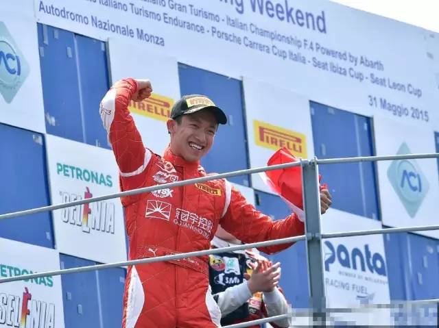 九游app：不惧欧美高手“围剿”这位来自中国的18岁大男孩刮起一阵阵中国旋风(图9)