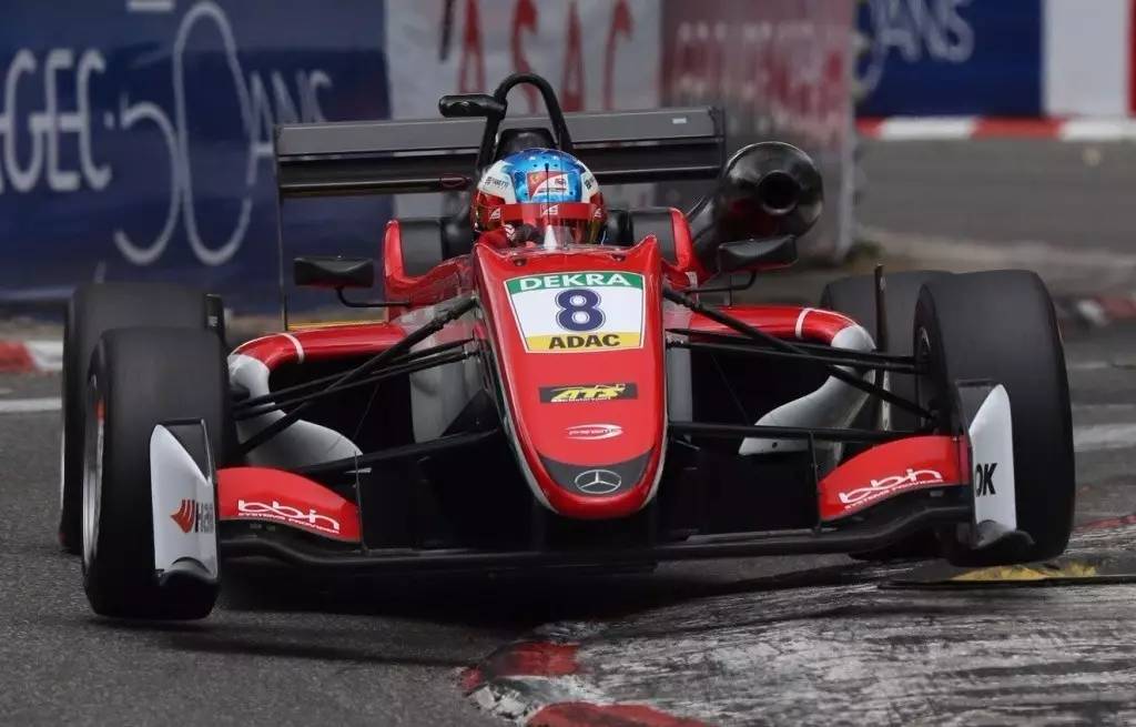 九游app：不惧欧美高手“围剿”这位来自中国的18岁大男孩刮起一阵阵中国旋风(图14)