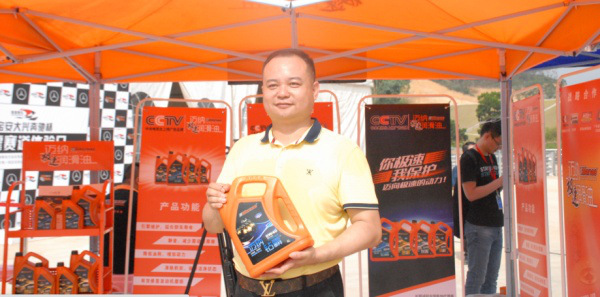 时代的“疯子”：从修车学徒到赛车先驱回望1999年开启的中国梦(图1)