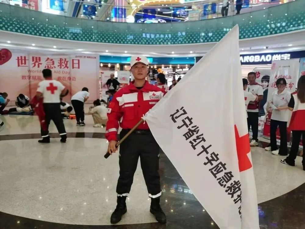 看丹观察丨献血13次仅告知家人5次牺牲时随身带急救包……网友：致敬英雄金城龙！(图2)